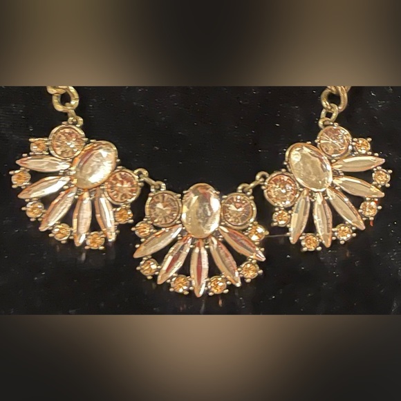 Beautiful Champagne Color Stone Fans Statement Necklace 21” Plus 3” Extension - Picture 4 of 9